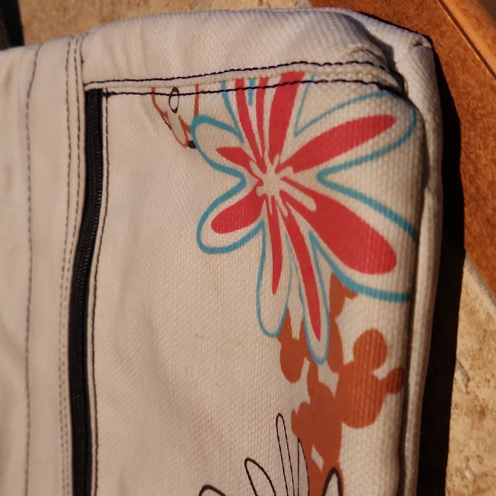 Thirty-one Floral Canvas Crossbody Bag - Picture 3 of 16